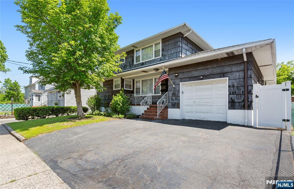 Property for Sale at 19 Anderson Avenue, Wallington, New Jersey - Bedrooms: 4 
Bathrooms: 2 
Rooms: 9  - $759,000