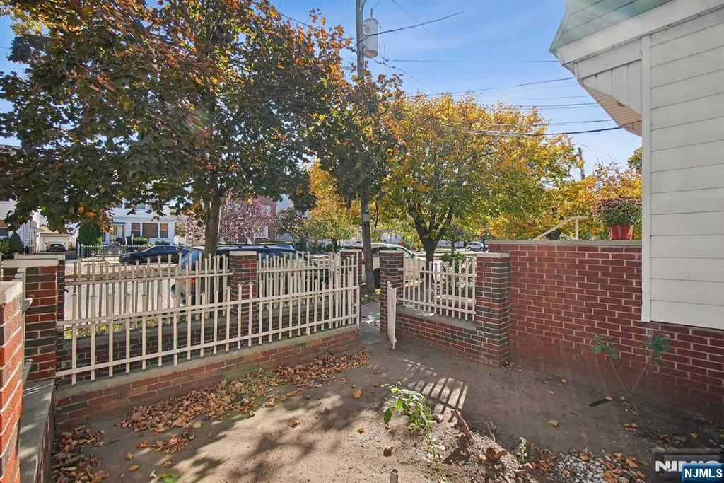 211 Ampere Parkway 1