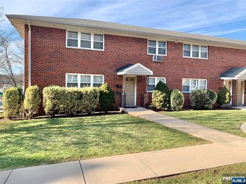 Photo of 139 W Englewood Ave #1A, Teaneck, NJ 07666 (MLS # 26015973)
