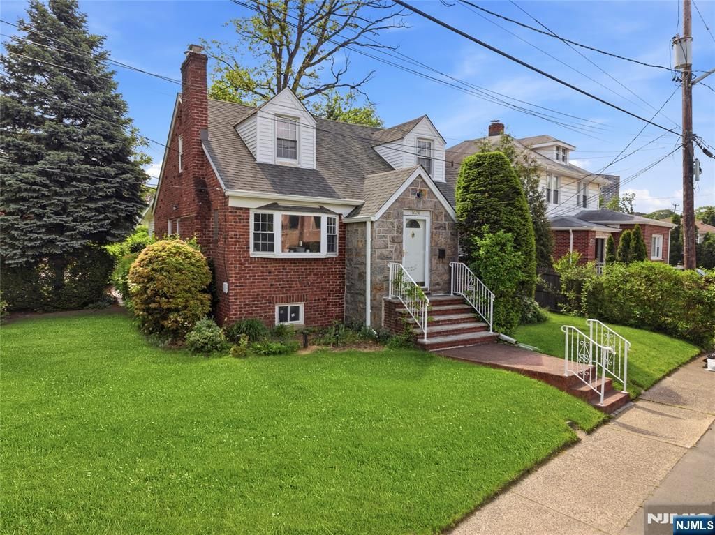 Photo of 1028 Harvard Place, Fort Lee, NJ 07024 (MLS # 26016038)