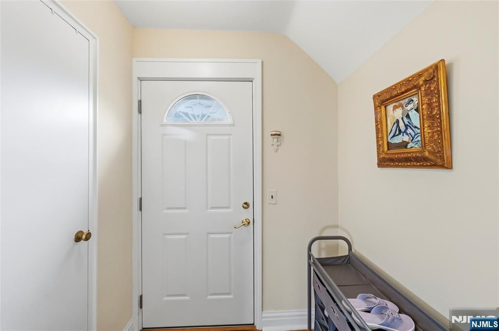 Photo of 1028 Harvard Place, Fort Lee, NJ 07024 (MLS # 26016038)