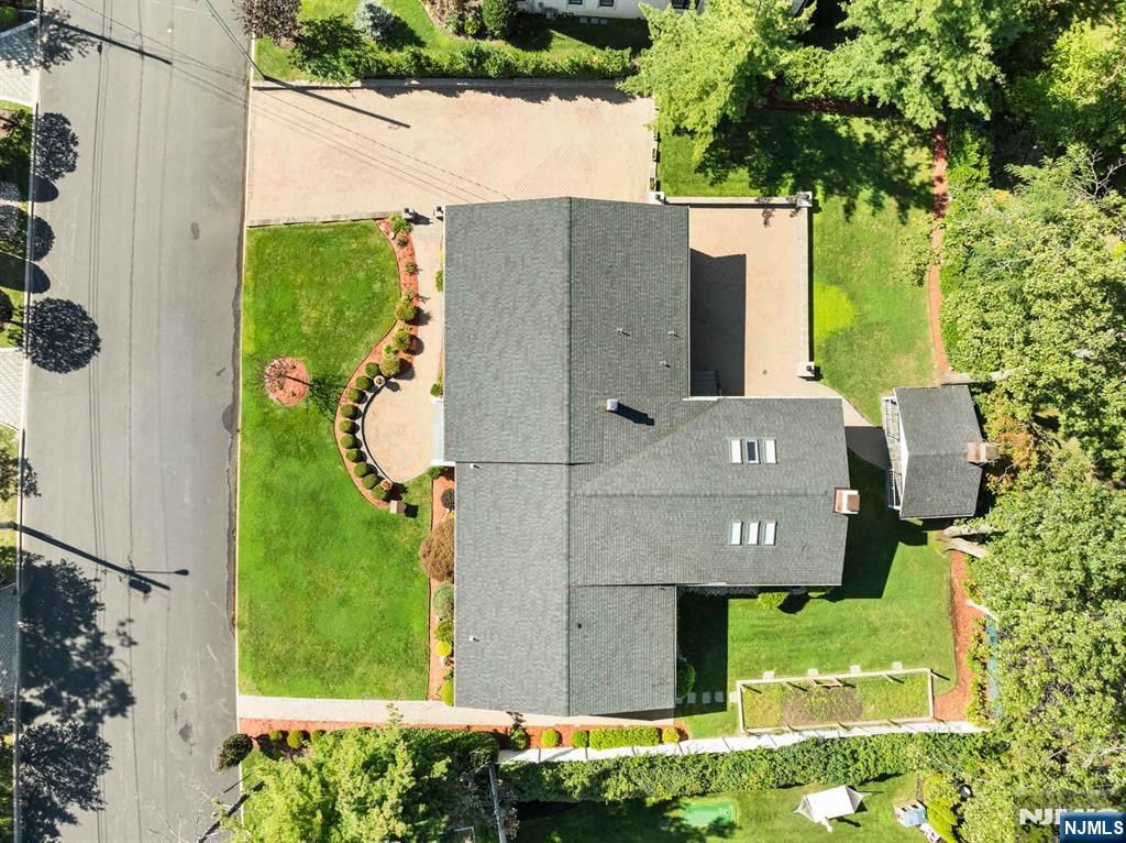 Photo of 662 Summit Street, Englewood Cliffs, NJ 07632 (MLS # 26002687)