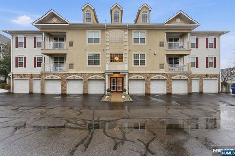 Photo of 3 Slate Court #707, Little Falls, NJ 07424 (MLS # 26006277)