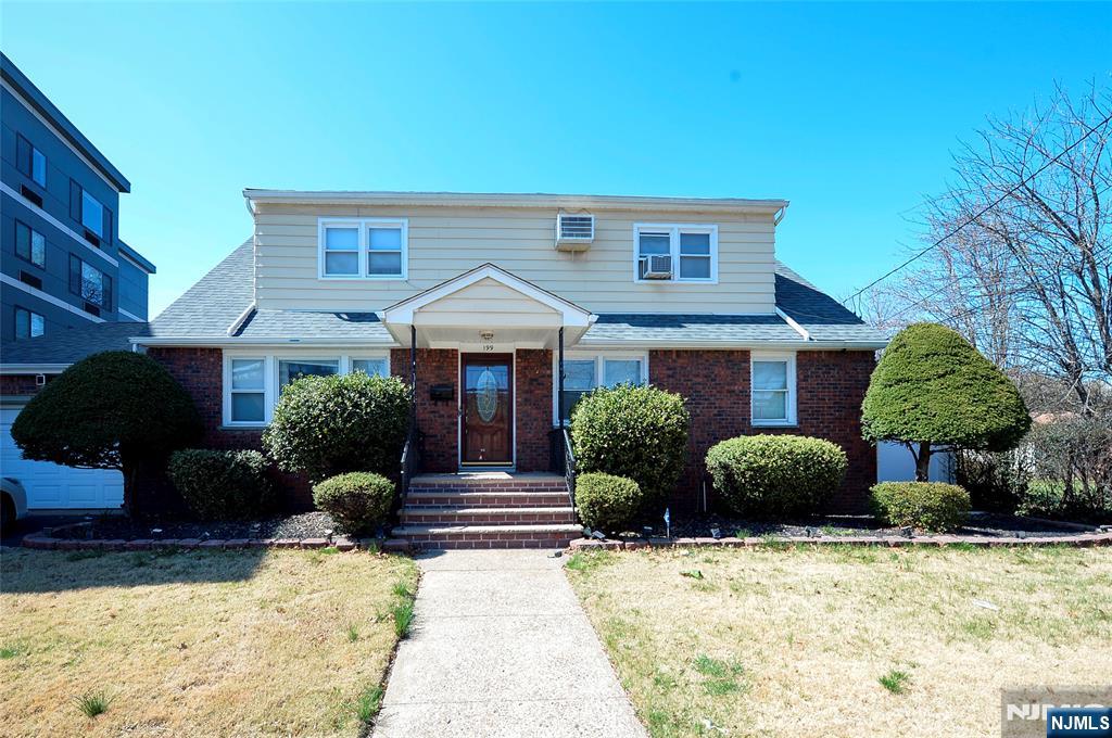 199 Main St 1, Belleville, New Jersey - 3 Bedrooms  
3 Bathrooms  
5 Rooms - 