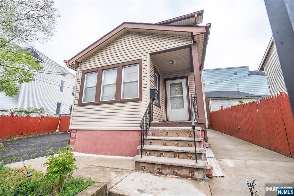 Photo of 2527 Goodwin Avenue, Newark, NJ 07112 (MLS # 26014039)