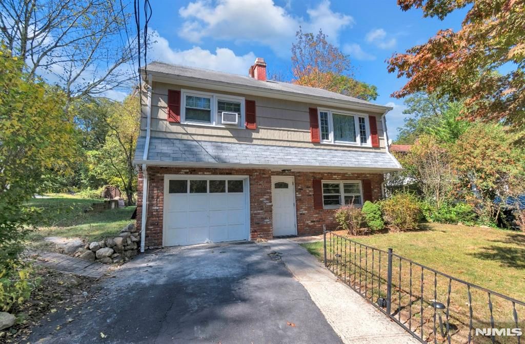 Photo of 35 Smokey Ridge Road, Ringwood, NJ 07456 (MLS # 25037397)