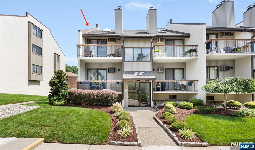 102 West Ridge Mews