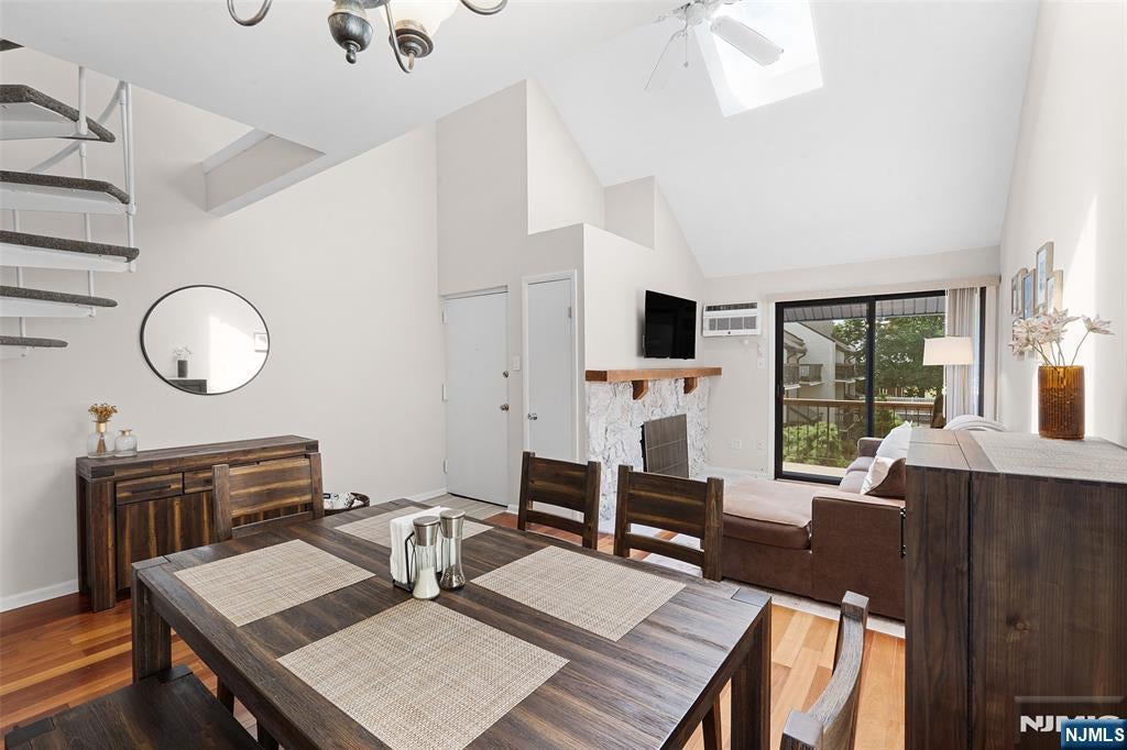102 West Ridge Mews