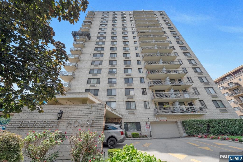 307 Prospect Avenue 18C