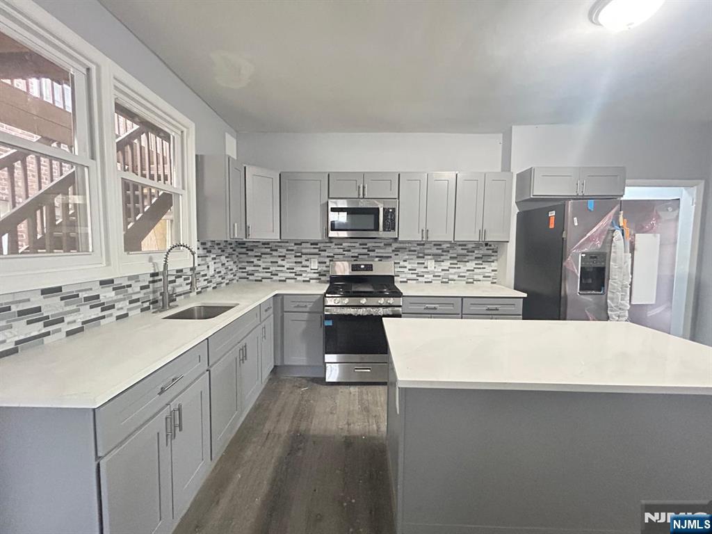 207 Tremont Avenue