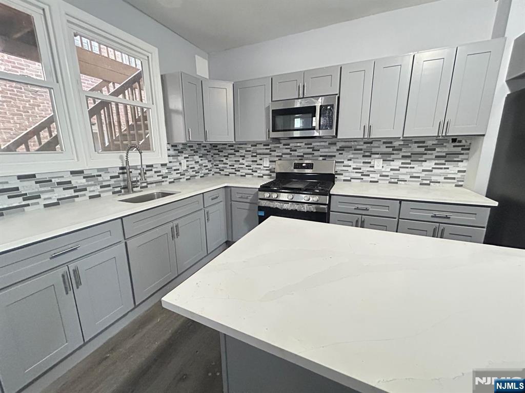 207 Tremont Avenue
