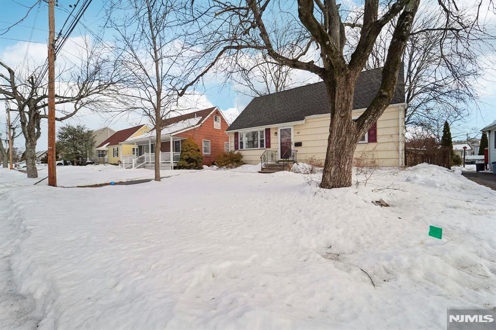 Photo of 187 OLIVE Avenue, Pompton Lakes, NJ 07442 (MLS # 26004230)