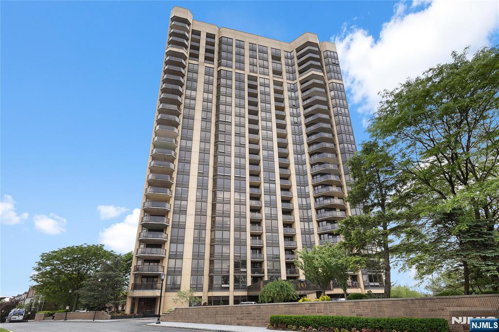900 Palisade Avenue 6G
