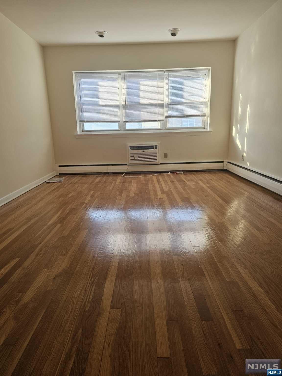 Rental Property at 420 Broad Ave 8C, Palisades Park, New Jersey - Bedrooms: 2 
Bathrooms: 1 
Rooms: 3  - $2,600 MO.