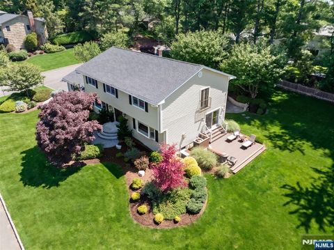 Photo of 40 Mountainview Terrace, Hillsdale, NJ 07642 (MLS # 26021651)