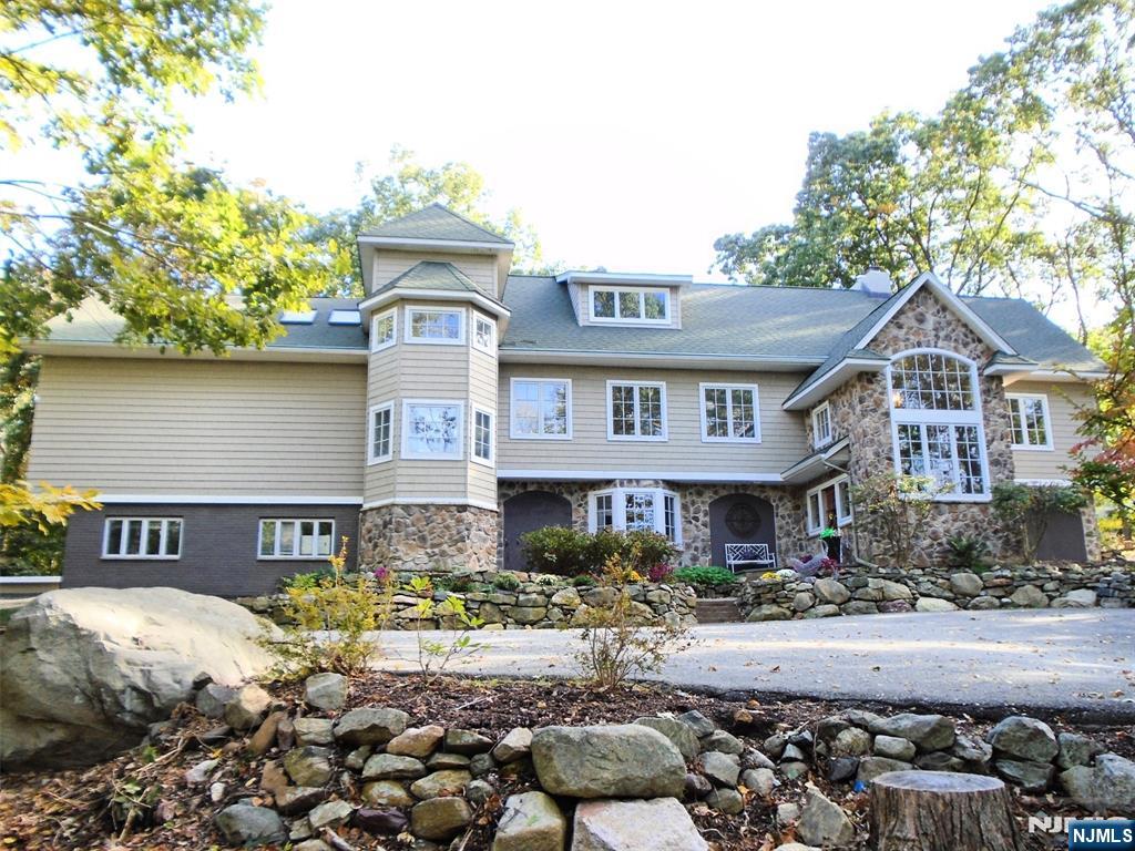 156 Kingsland Road, Boonton Twp, New Jersey - 4 Bedrooms  
3 Bathrooms  
11 Rooms - 