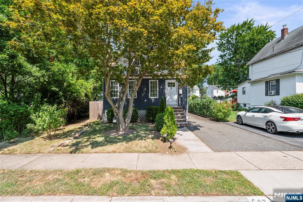 587 Kenwood Place