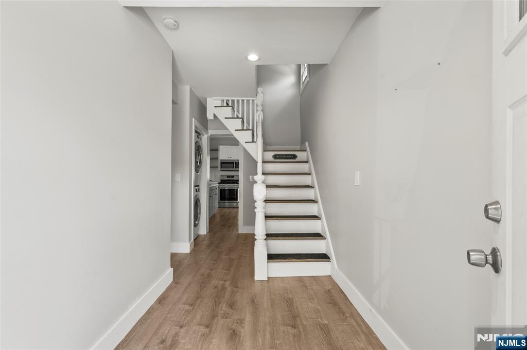 587 Kenwood Place