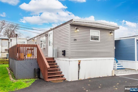 Photo of 39 Helen Dr, Moonachie, NJ 07074 (MLS # 26035943)