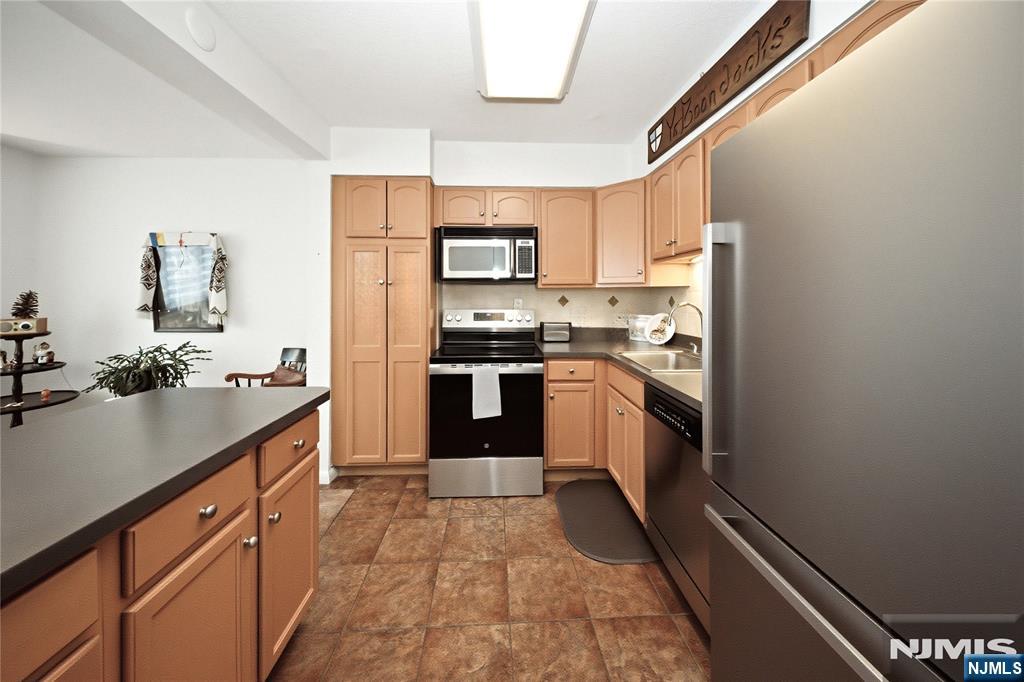 Homes for Sale in Northern NJ | ThisIsRiverEdge.com 151 Prospect Avenue 16D