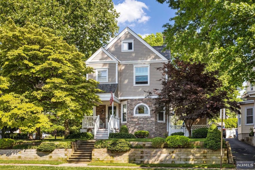 Well cared for corner colonial located one block from Lincoln School. Kitchen w/cherry wood cabinets w/quartz countertop. Open concept LR/DR w/gas burning fireplace. Sitting area with decorative fireplace, three bedrooms, finished attic and basement.