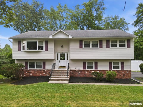 Photo of 20 Arnold Drive, Par-Troy Hills Township, NJ 07054 (MLS # 26031668)