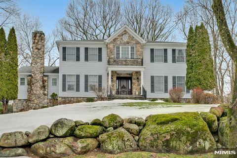 Photo of 35 Malcolm Place, Mahwah, NJ 07430 (MLS # 26007923)