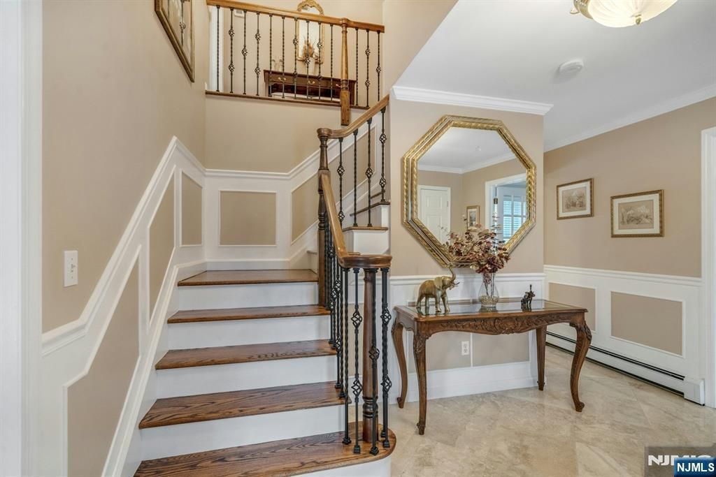 Photo of 35 Malcolm Place, Mahwah, NJ 07430 (MLS # 26007923)