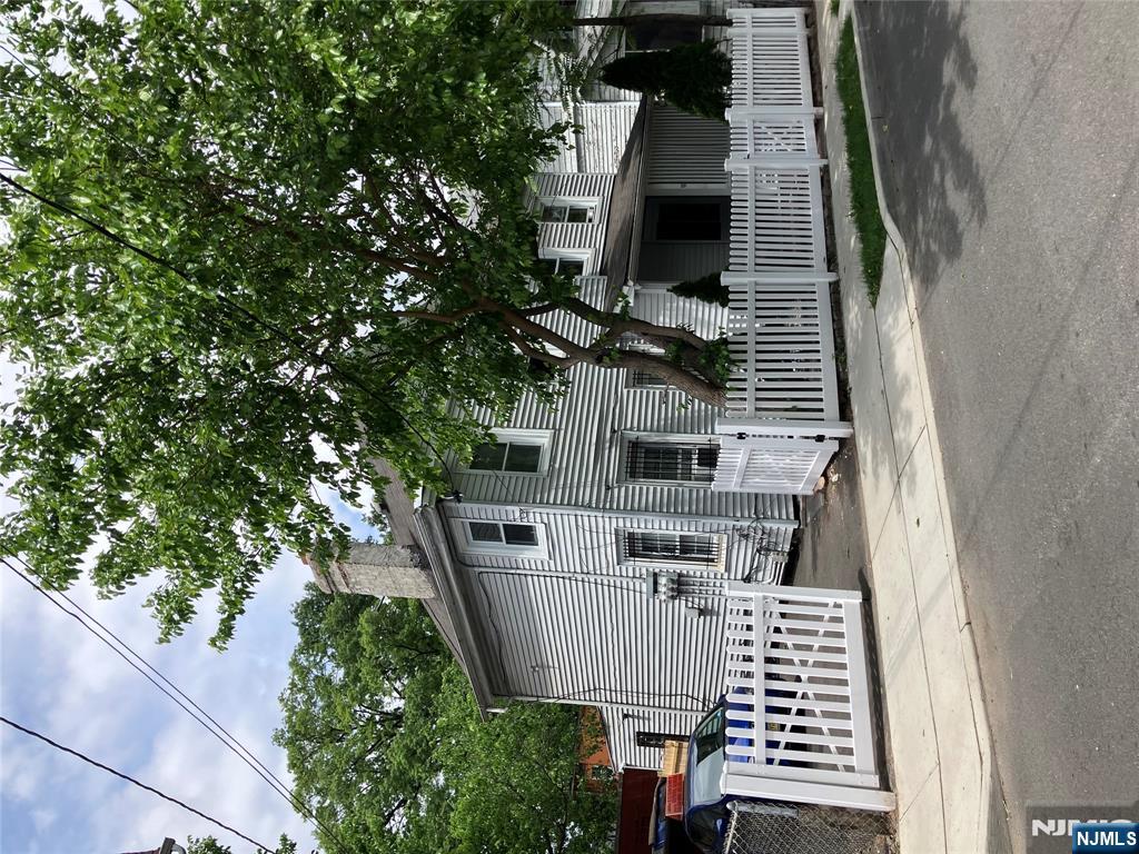 53 Glenwood Avenue, Orange, New Jersey - 5 Bedrooms  
3 Bathrooms  
10 Rooms - 
