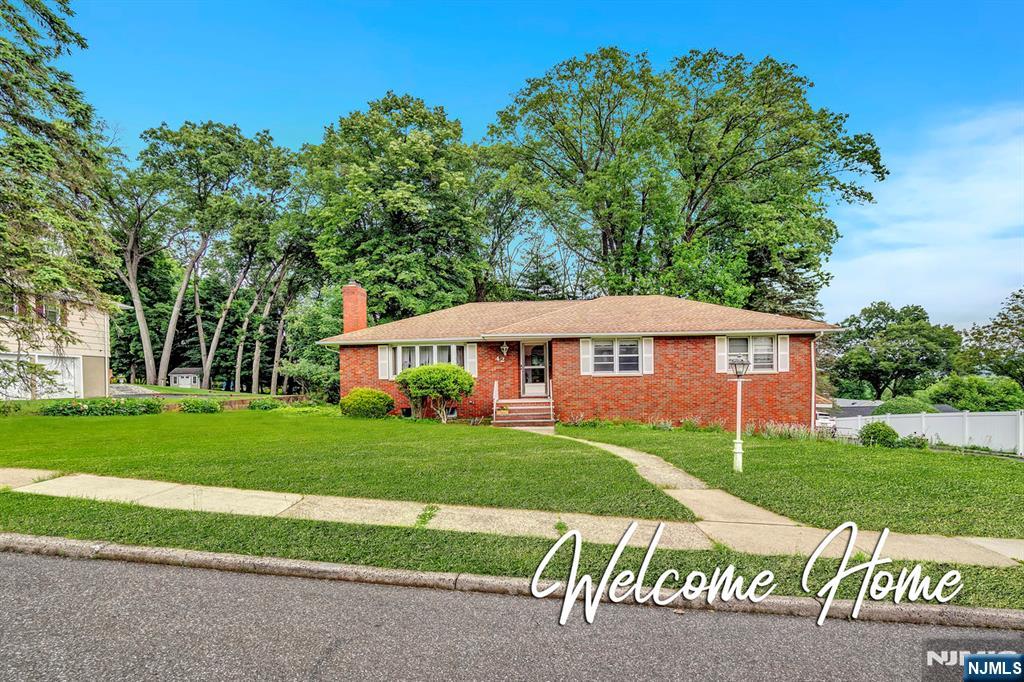 42 Cecilia Drive, Wayne, New Jersey - 3 Bedrooms  
2 Bathrooms  
11 Rooms - 