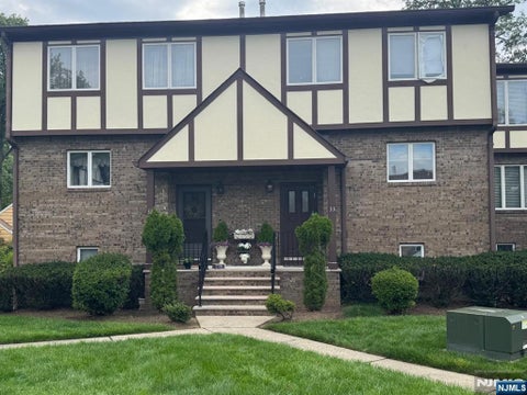 Photo of 33 Canterbury Lane, New Milford, NJ 07646 (MLS # 26029045)