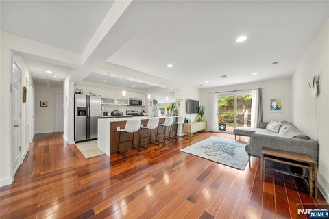 Photo of 38 Heatherhill, Cresskill, NJ 07626 (MLS # 25034550)