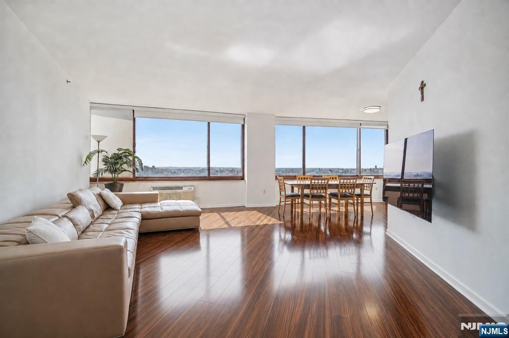 100 Old Palisade Road 3305