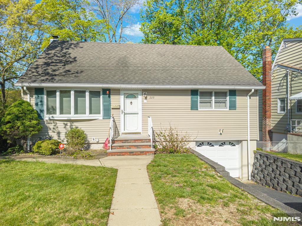Photo of 225 Linden Road, Wayne, NJ 07470 (MLS # 26016502)