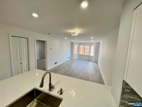 Photo of 404 Williams CT, Edgewater, NJ 07020 (MLS # 26030894)