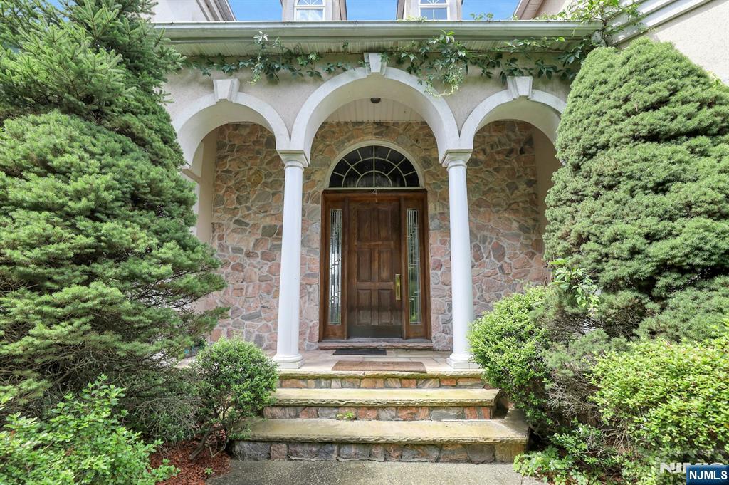 4 Vizcaya Court
