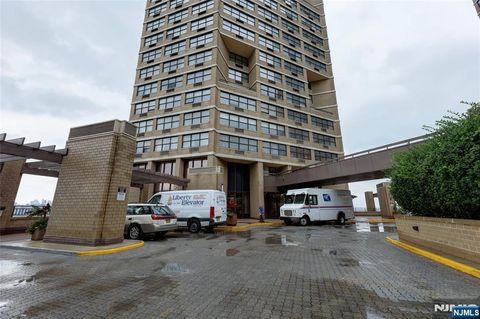 7002 Boulevard East Unit 12 G, Guttenberg, NJ 07093 - MLS#: 25004998