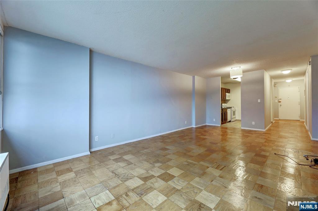 7002 Boulevard East 12 G