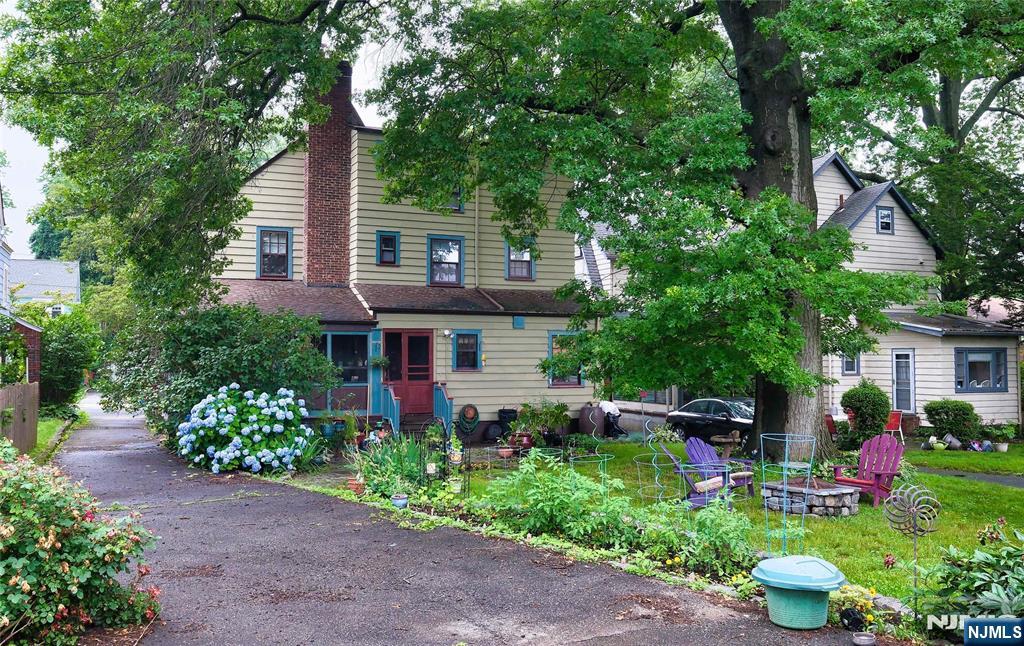 18 Burroughs Way