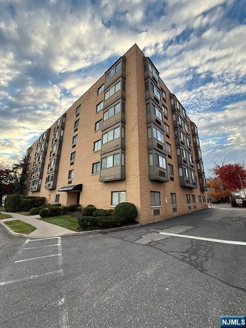 Photo of 5 Linden St #3D, Hackensack, NJ 07601 (MLS # 25039238)