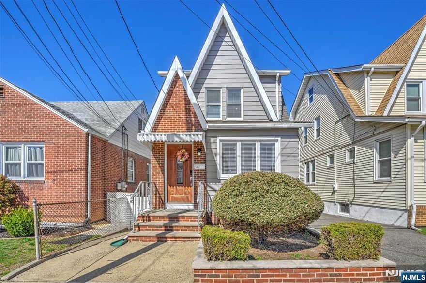 Imagine your best life in this stylishly updated 3-bedroom home at 20 Arlington Blvd! Picture yourself in the brand-new kitchen (2023, high-quality!) crafting culinary delights, or unwinding in the beautifully remodeled bath (2023, plumbing too!). Fresh 2023 paint creates a vibrant feel. Step out to your private Trex deck for seamless indoor/outdoor living, overlooking the easy-care artificial lawn. New Samsung fridge (warranty) & washer/dryer included. 1 full bath.