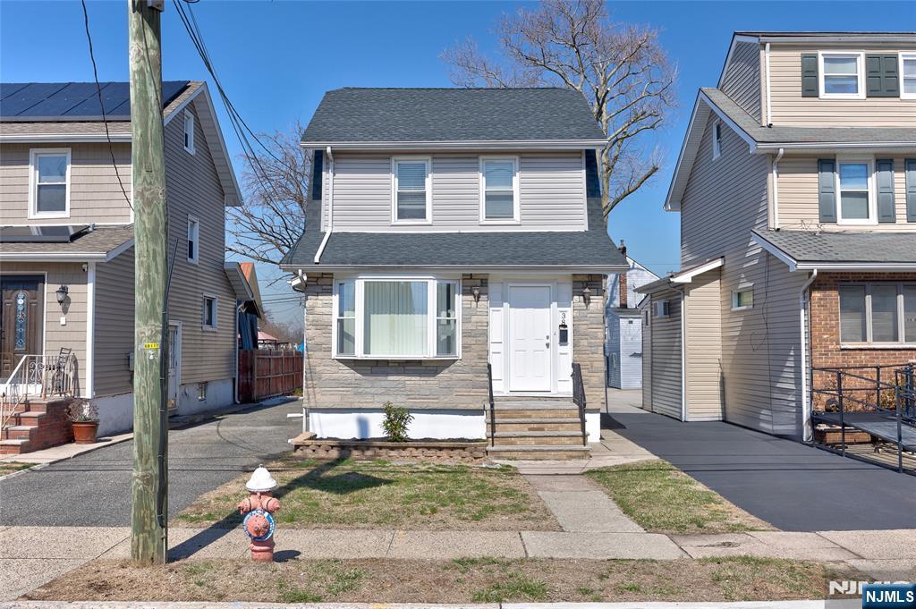 Property for Sale at 38 Woodland Avenue, Little Ferry, New Jersey - Bedrooms: 2 
Bathrooms: 1 
Rooms: 5  - $504,900