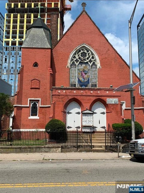 Photo of 575 Summit Avenue, Jersey City, NJ 07306 (MLS # 26041141)