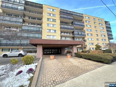 Photo of 2185 Lemoine Ave #5B, Fort Lee, NJ 07024 (MLS # 26002221)