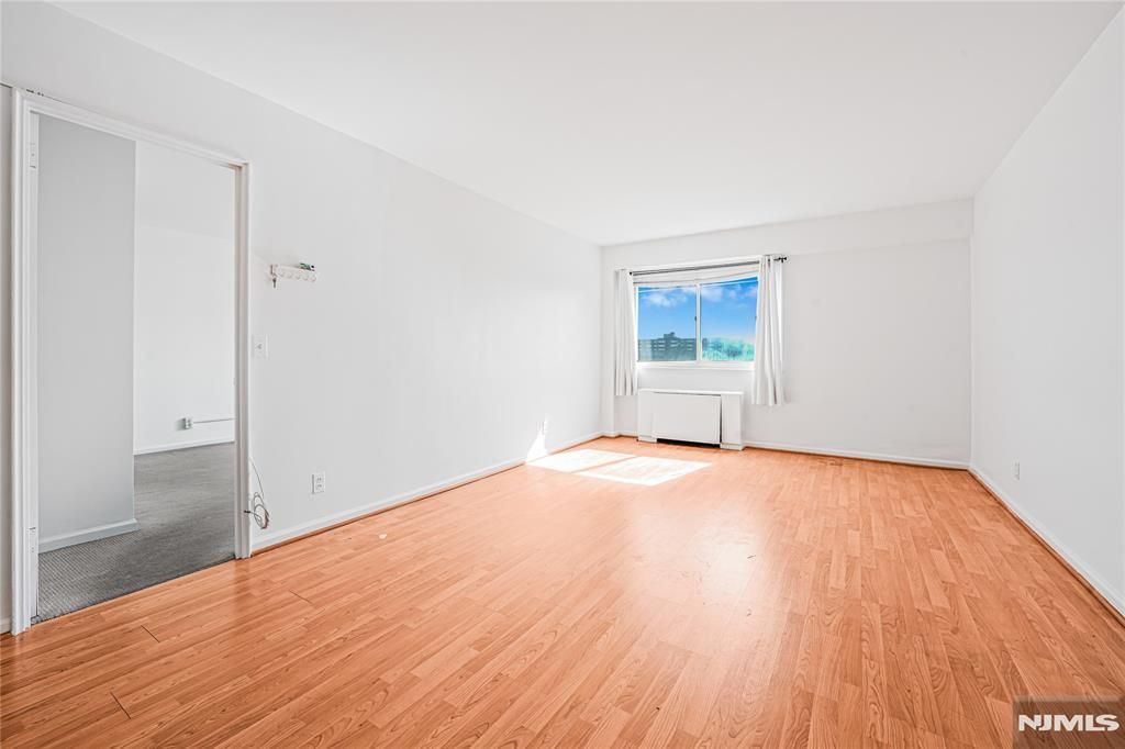 Photo of 2185 Lemoine Ave #5B, Fort Lee, NJ 07024 (MLS # 26002221)