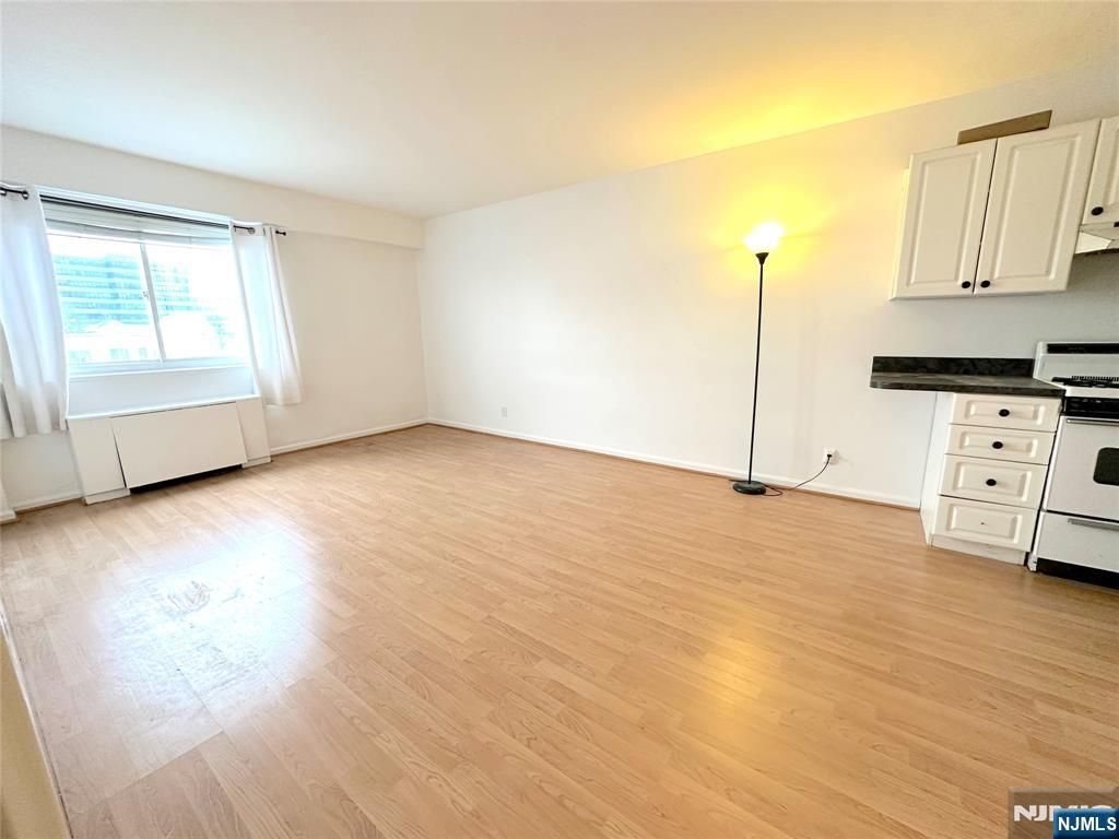 Photo of 2185 Lemoine Ave #5B, Fort Lee, NJ 07024 (MLS # 26002221)