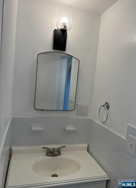 Carlstadt, New Jersey 07072, United States, 1 Bedroom Bedrooms, ,1 BathroomBathrooms,Residential,Pending,85047