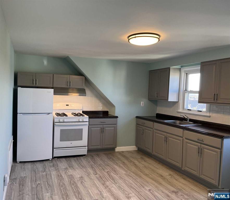 Carlstadt, New Jersey 07072, United States, 1 Bedroom Bedrooms, ,1 BathroomBathrooms,Residential,Pending,85047