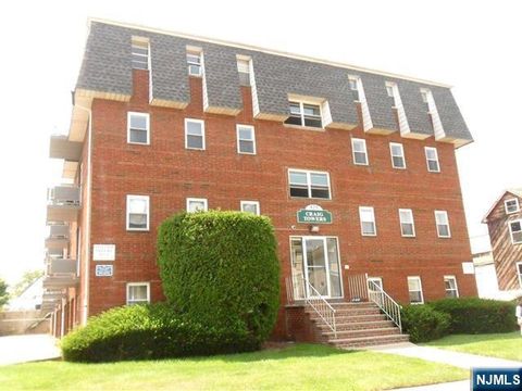 Photo of 125 Lawrence St #5C, Hackensack, NJ 07601 (MLS # 25038151)