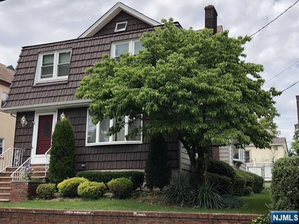 Photo of 709 Kingsland Avenue, Ridgefield, NJ 07657 (MLS # 26005761)